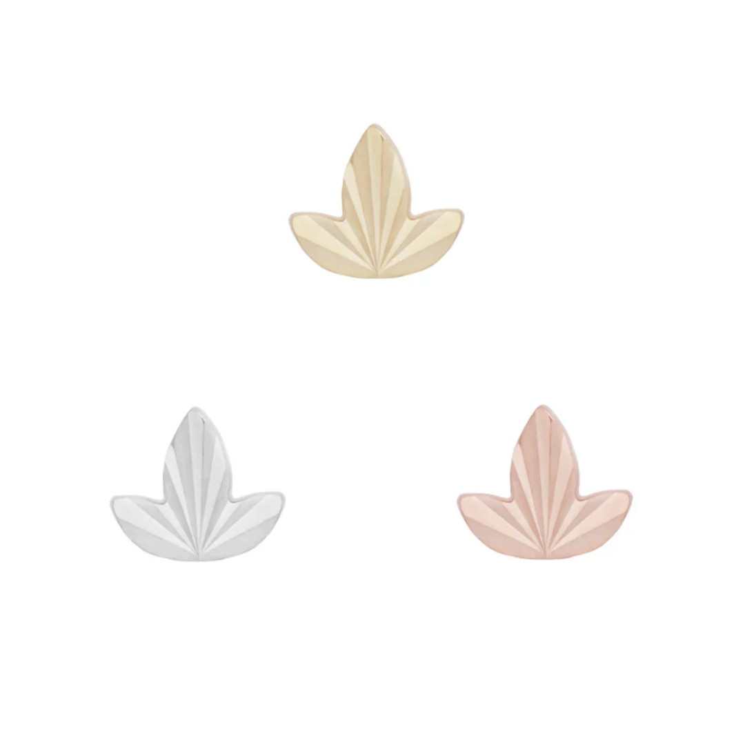 Goldleaf threadless end with engraved triple-leaf design in yellow, white, and rose gold – minimalist botanical body jewellery for flat, helix, lobe, or philtrum piercings