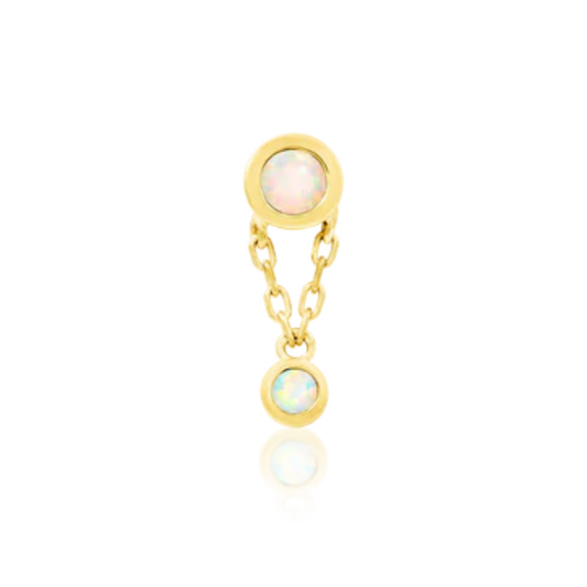 Very shiny 14k gold body jewellery with two bezel-set luminous opals connected by a delicate gold chain. A refined and graceful option for helix, flat, or lobe piercings