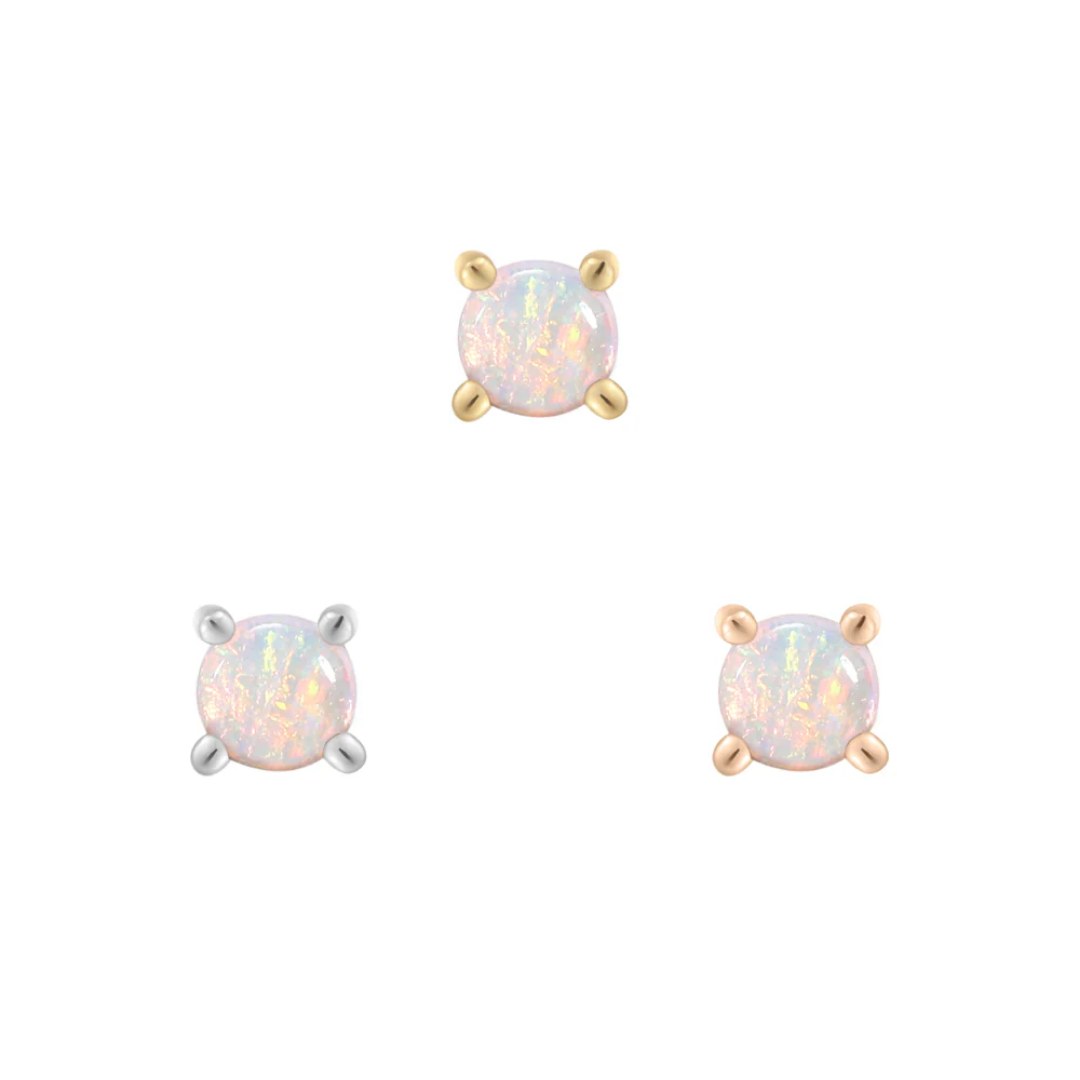 Round opal threadless end with four-prong setting – delicate shimmer in a luxury fine piercing design.