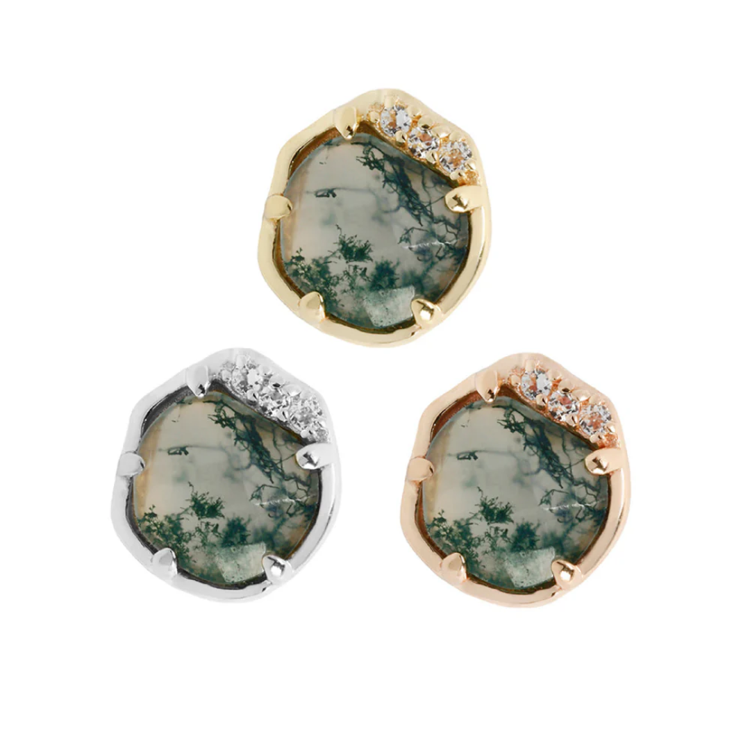 Gold threadless end with a round moss agate centrepiece, accented by white cubic zirconia and an organic bezel setting.